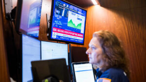 108165265-1751044040621-NYSE_Traders-Photo-20250627-CC-PRESS-11.jpg