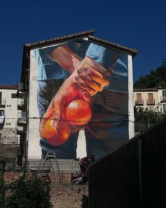 case-maclaim-mural-civitacampomarano-street-art-festival-2025-oranges-hands-umage-copyright-maclaim-2.jpg