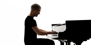 Armin-van-Buuren_Piano_Bart-Heemskerk.jpg